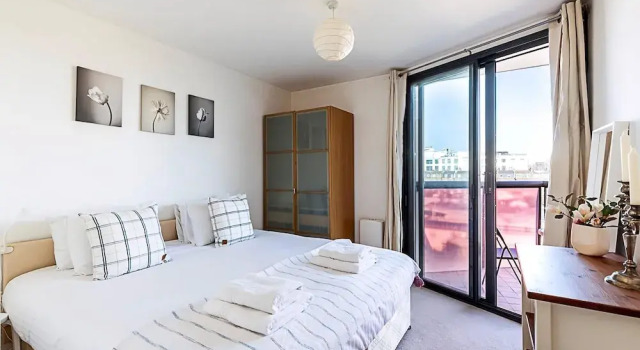 Bright Camden Retreat With Balcony