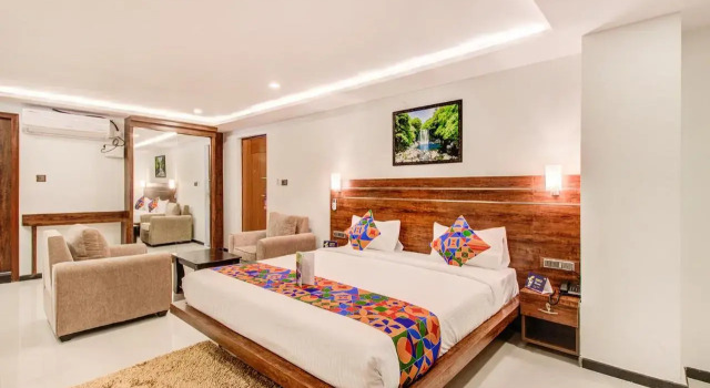 Fabhotel The Royal Suites