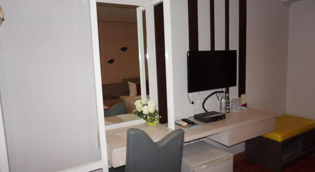 SF Biz Hotel, Varaa Hotelli Hotellit North-Eastern Thailand pysäköinnillä, Pysäköinti