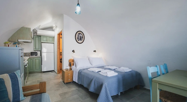 Karavos View - A Unique Artists' Hideaway Paradise