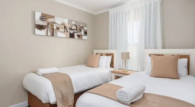 Century on Lake Luxury Apartments, Забронировать Апартаменты/квартира Отели Cape Peninsula с бассейном, Бассейн