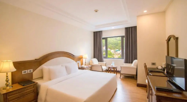 Двухместный номер Superior с видом на окрестности Sai Gon Ha Long Hotel
