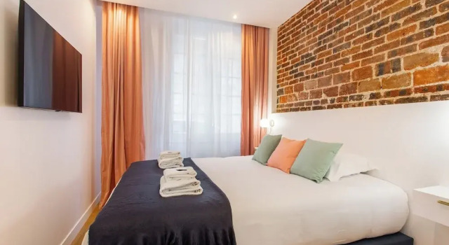 Beautiful Apartment - 4br/10p - Rue des Martyrs, Забронировать Апартаменты/квартира Париж Иль-де-Франс, рядом с Гран Бульвар