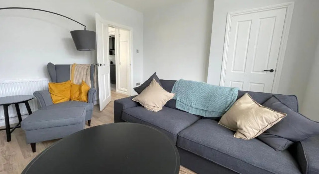 Коттедж Modern & Spacious Home with Garden and Parking