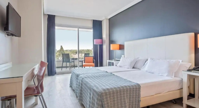 Трёхместный номер Standard Hotel Balneario Playa de Comarruga
