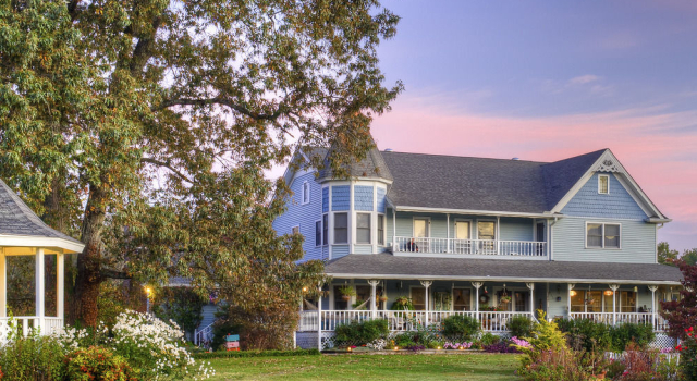 Blue Mountain Mist Country Inn, Забронировать Курортный отель Пиджен-Фордж Great Smoky Mountains National Park