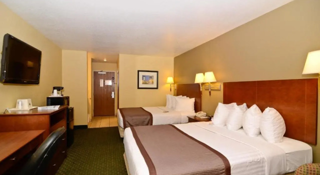 Четырёхместный номер Deluxe Best Western Parker Inn