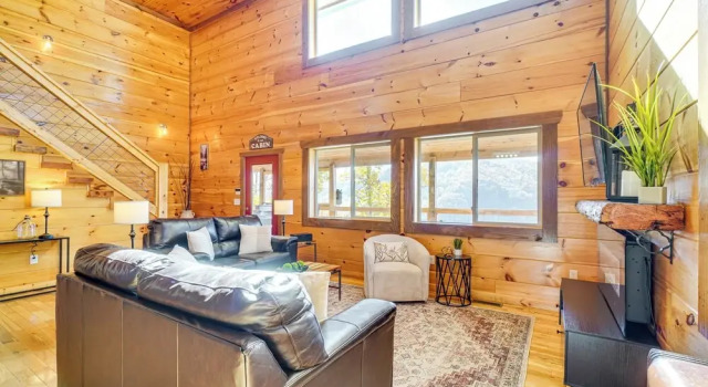 2 Mi to Downtown Gatlinburg: Cabin w/ Game Room, Забронировать Дом для отпуска Виллы Гатлинберг, рядом с Светофор №2B, Вилла