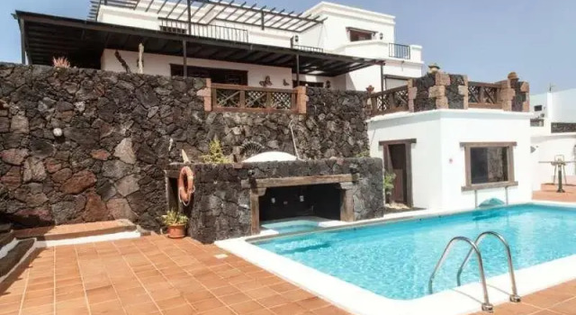 Villa Lastian