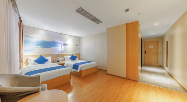 Четырёхместный семейный номер Standard Guangzhou Hongcheng Hotel