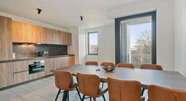 Апартаменты Spacious 3 Bedroom Apartment With Private Garage