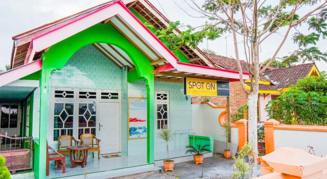 Griya Karisma by Oyo Rooms, Rezervasyon Otel Glagah East Java