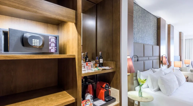 Номер Premium с балконом NH Collection Bogotá Royal Teleport