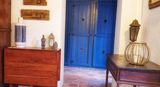Restored 2 Bedroom Farmhouse - Aircon Wifi Plunge Pool