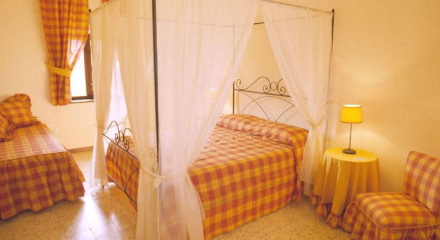 Mansion in Prodo near Lake Bolsena, Забронировать Отель Отели Озера Больсена с парковкой, Парковка
