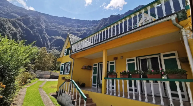 House with 4 Bedrooms in Cilaos, with Wonderful Mountain View, Enclosed Garden And Wifi - 40 Km From the Beach