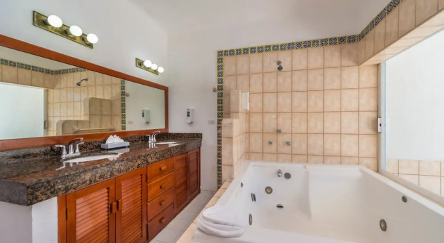 Люкс рядом с пляжем Del Sol Beachfront