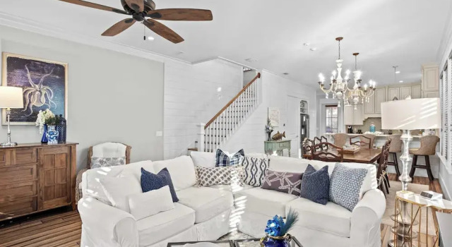 Seagrove Gardens Mins to the Beach, Santa Rosa Retreat w/ A+ Design