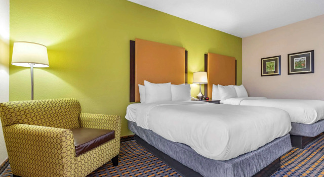Четырёхместный номер Standard Comfort Inn & Suites Asheboro East