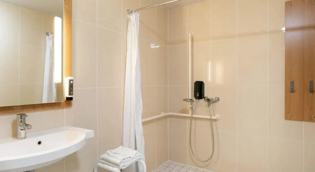 Двухместный номер для гостей с ограниченными возможностями B&B HOTEL Auray Carnac