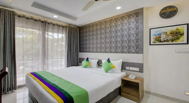 Двухместный номер Deluxe Treebo Love Shore Residency, Near Lakeshore Hospital