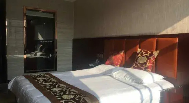 Ewan Hotel, Varaa Hotelli Huanggang Hubei