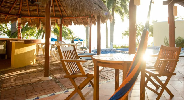 Четырёхместный номер Standard с балконом и с видом на сад Hotel La Joya Isla Mujeres