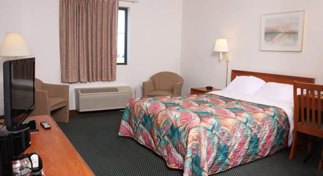 Centerstone Inn & Suites, Buchen Sie Hotel Carlyle Illinois