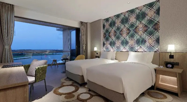 Номер Standard Holiday Inn Resort Qionghai Guantang by IHG