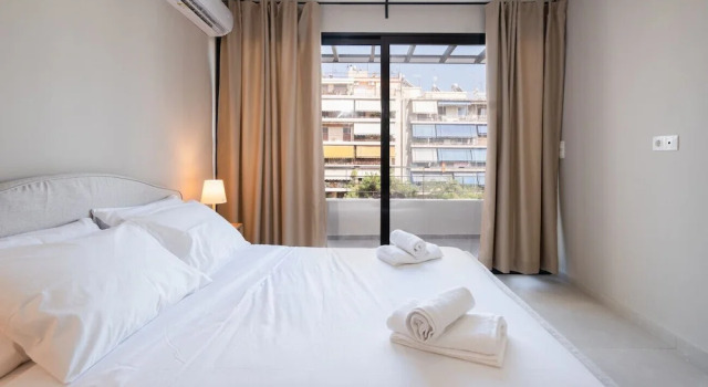 LIV - Deluxe 2BD Apartment in Athens, Забронировать Апартаменты/квартира Афины Острова Саронического залива - Аттика, рядом с Холм Филопаппос