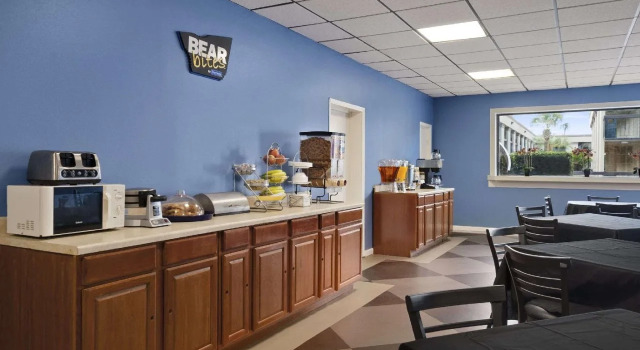 Travelodge by Wyndham New Orleans West Harvey Hotel
