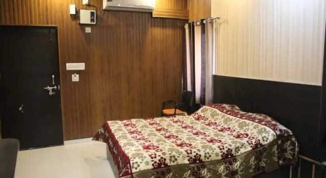 Номер Standard Hotel Gokul inn