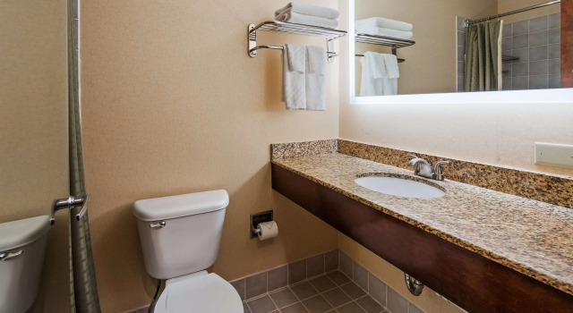 Четырёхместный номер Standard Best Western PLUS Hannaford Inn & Suites