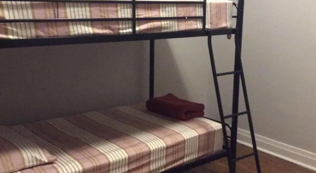 Belmont Hostel - O'Hare Blueline, Забронировать Хостел Отели Чикаго с парковкой, рядом с Logan Square Farmers Market, Парковка