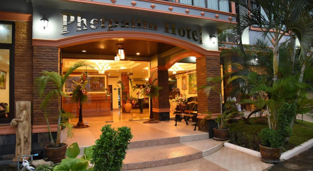Sripet Hotel