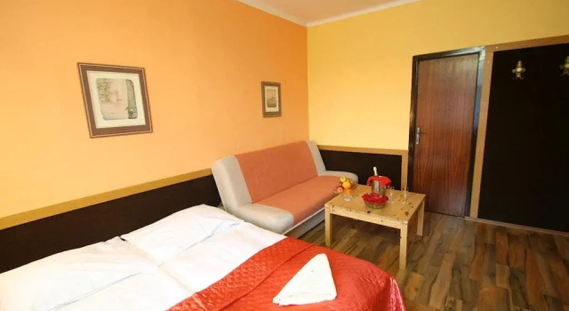 Hotel Hrazany, Rezerwuj Hotel Hotele w Píkovice z basenem, Basen