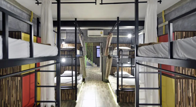 M Gray Hostel & Cafe