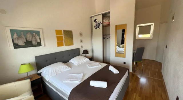 Студия с балконом Apartmani Levarda