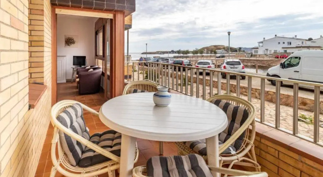 SANT CARLES 22 apartamento soleado con vistas al mar, Забронировать Апартаменты/квартира Отели Льянсса с парковкой, рядом с Музей акварели Фонда Жозепа Мартинеса Лосано, Парковка