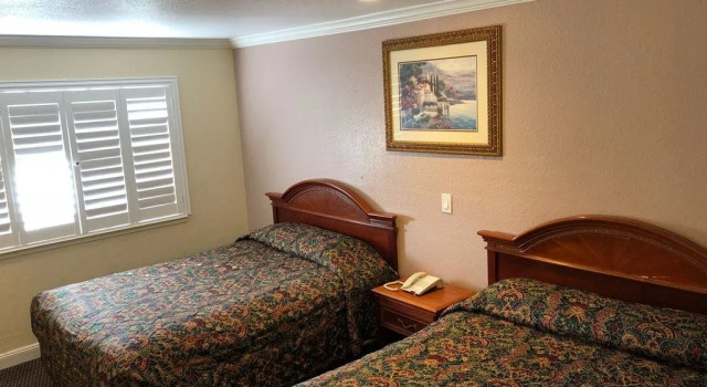 Gateway Thunderbird Motel