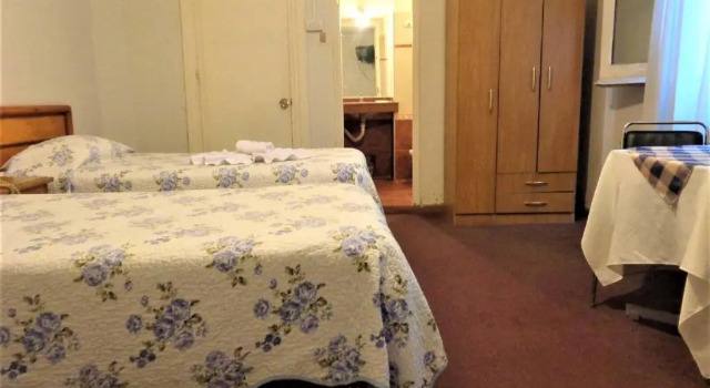 Трёхместный номер Standard Hotel Richmond