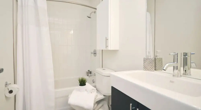 Люкс с 2 комнатами с балконом LIV Extended Stay
