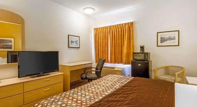 Двухместный люкс с видом на окрестности Pacific Coast Inn
