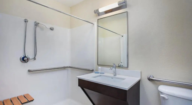 Двухместный люкс Candlewood Suites Bowling Green by IHG