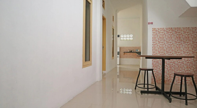 Sachila Residence Syariah  by OYO Rooms
