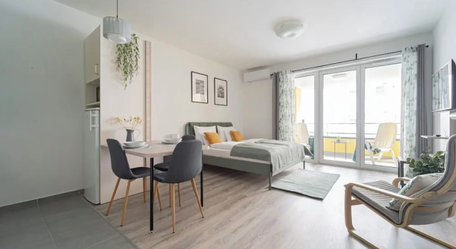 WestSide Garden Apartments by FirstHost