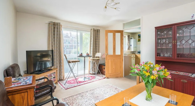 Comfortable Chiswick Home by Ravenscourt Park