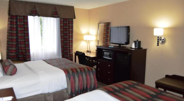 Четырёхместный номер Standard Baymont Inn & suites by Wyndham Ardmore I-35