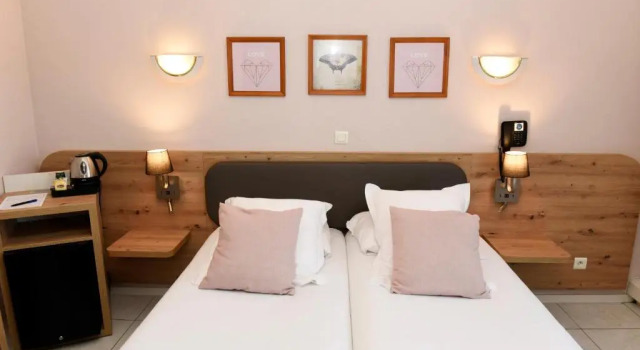 Номер Deluxe Azur Hotel
