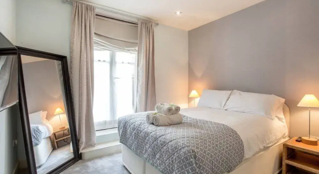 Stylish 2bed Apt With Free Parking/elevator, Забронировать Отель Отели Эдинбурга 3 звезды, рядом с Central Library, 3*